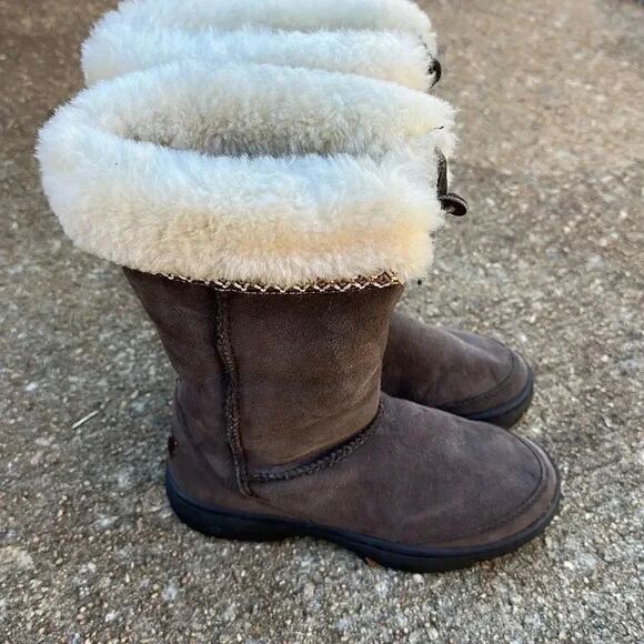 Ugg Australia Leatger Sheepskin Winter Boots - Picture 4 of 14